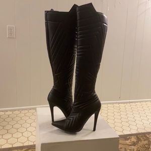 SZ 7.5 BLACK KNEE HIGH BOOTS